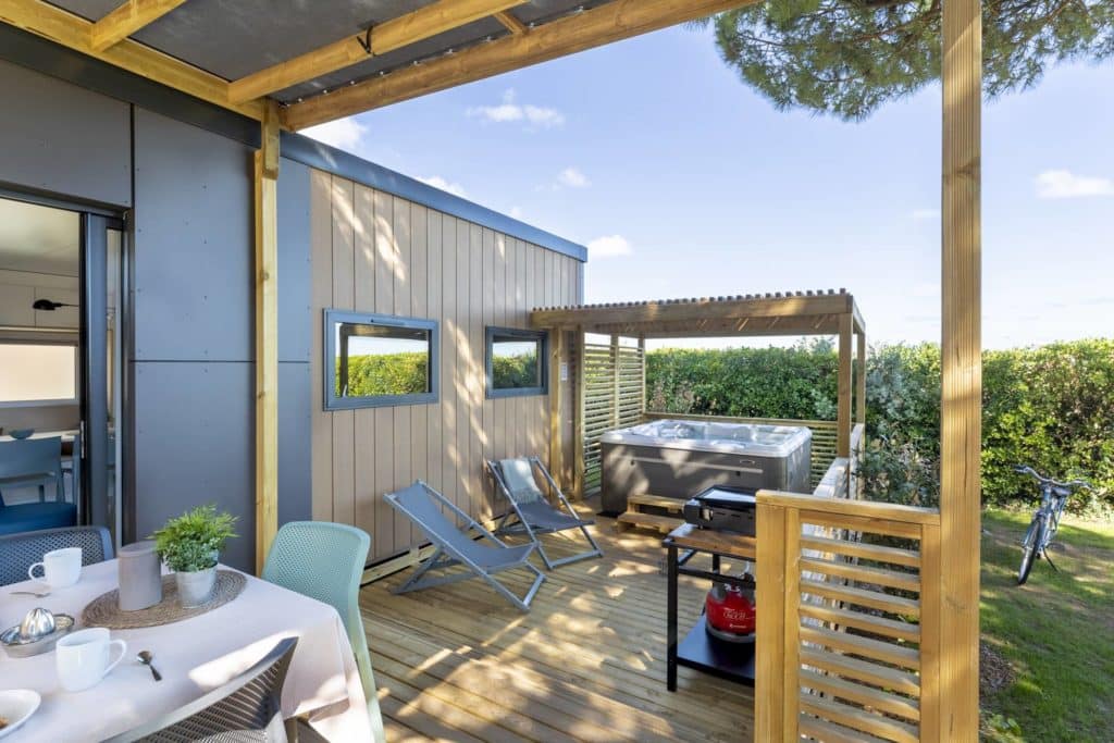 Mobil-home EXCLUSIF – 3 chambres – 2 salles d&rsquo;eau – Spa